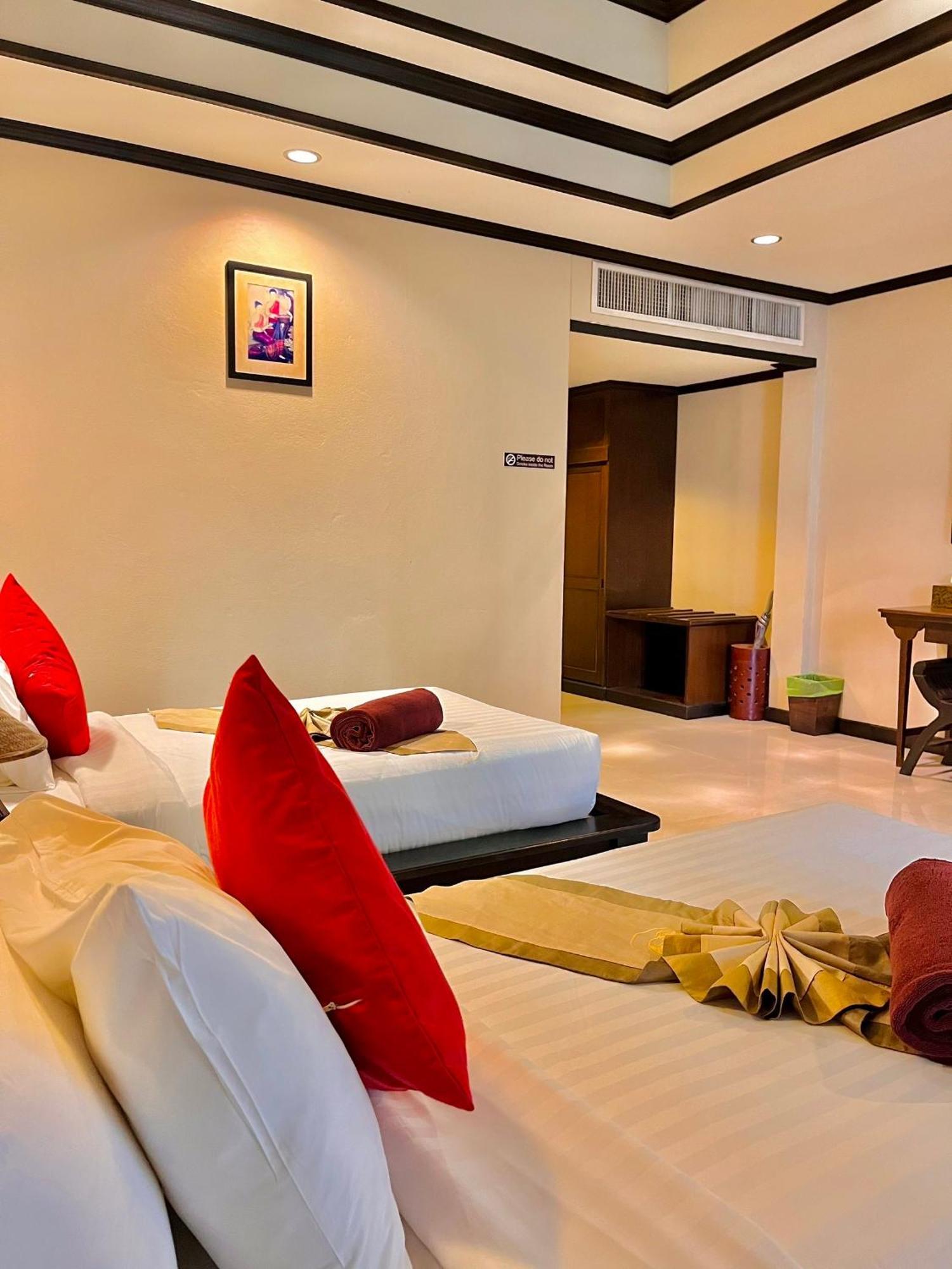 Kanok Buri Resort Lipa Noi Exterior foto