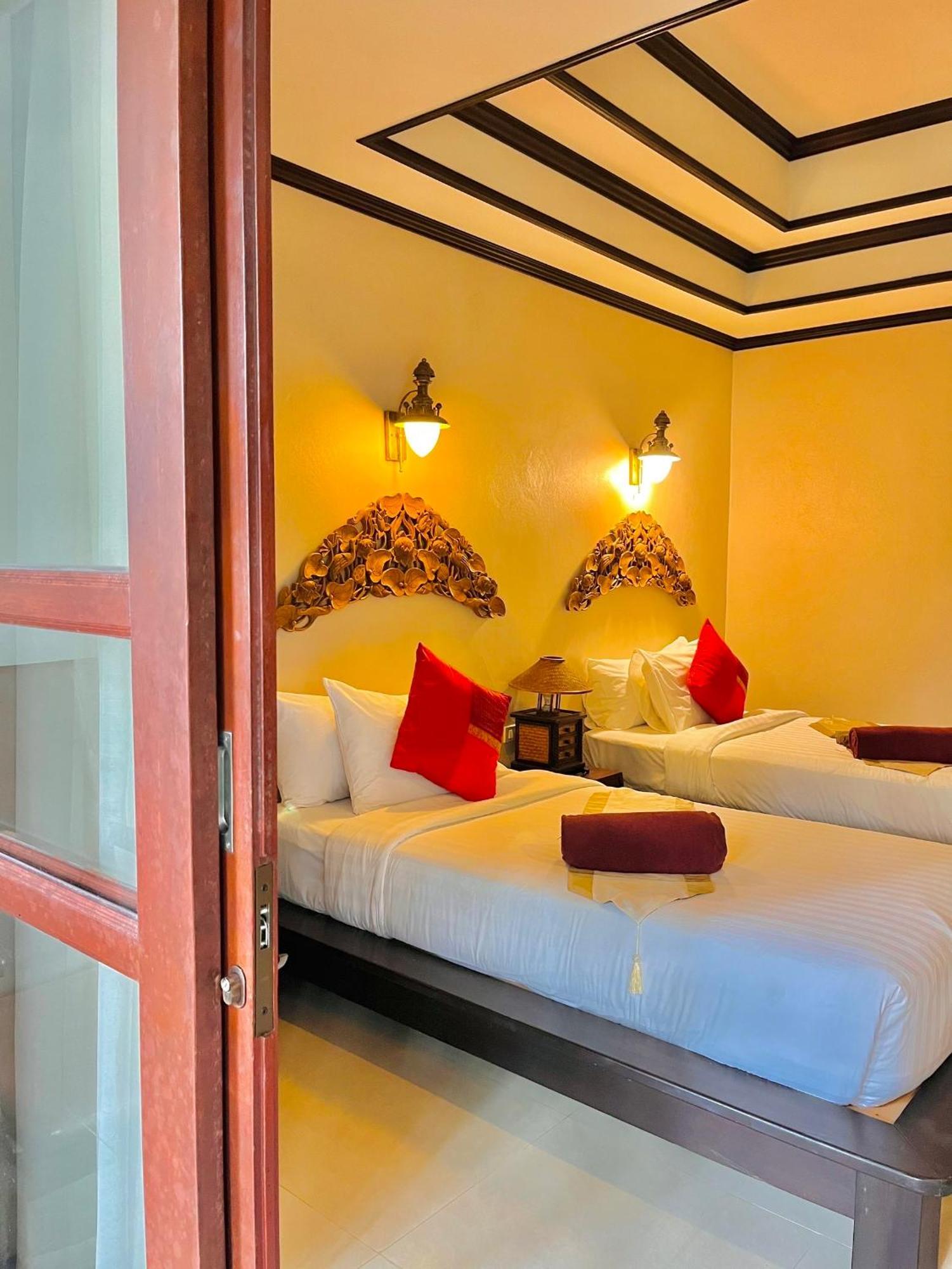Kanok Buri Resort Lipa Noi Exterior foto
